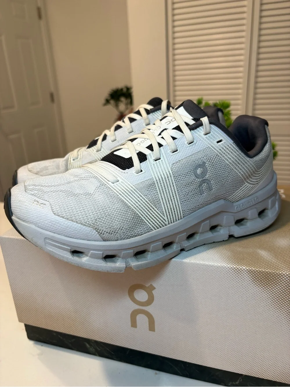 On Cloud Cloudgo Grey Black womens running shoes size 8.5